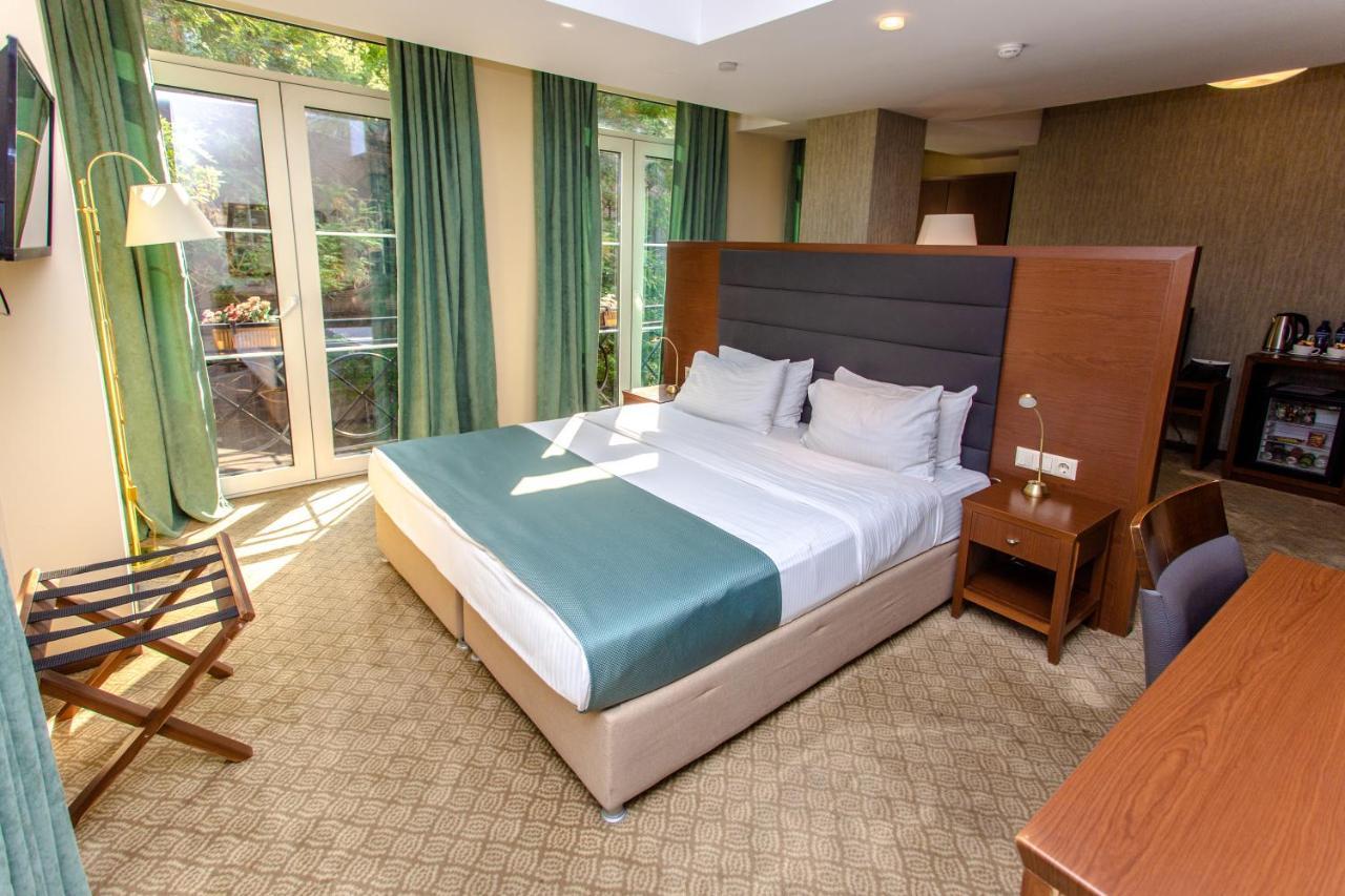 A5 Hotel Тбилиси Екстериор снимка