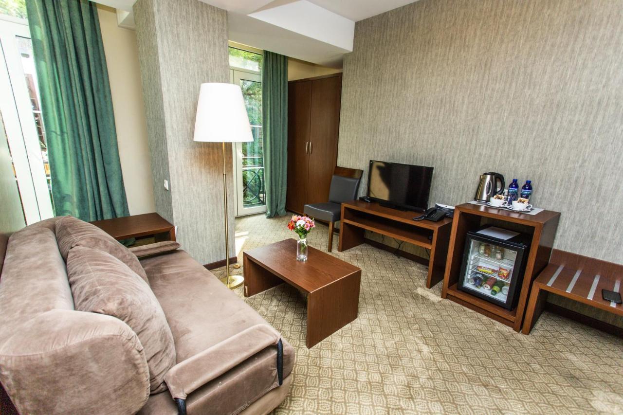 A5 Hotel Тбилиси Екстериор снимка
