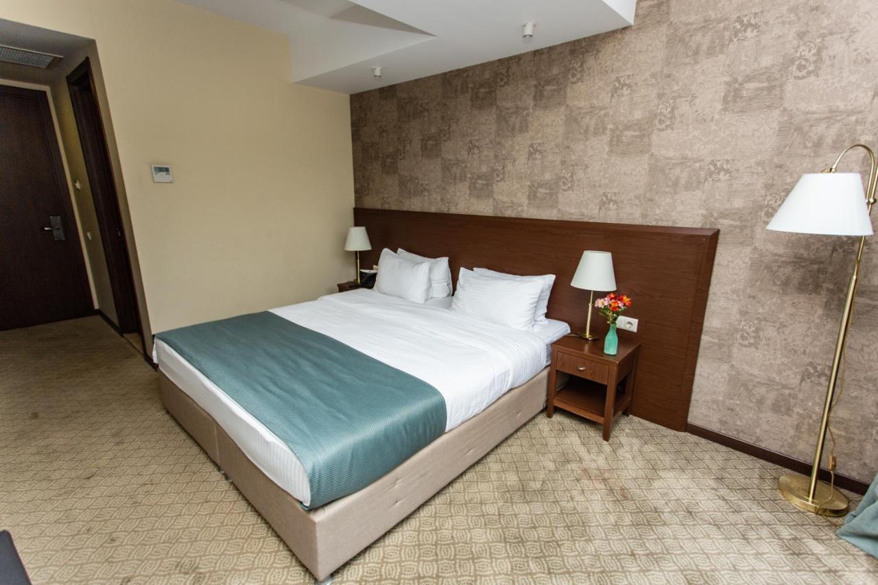 A5 Hotel Тбилиси Екстериор снимка