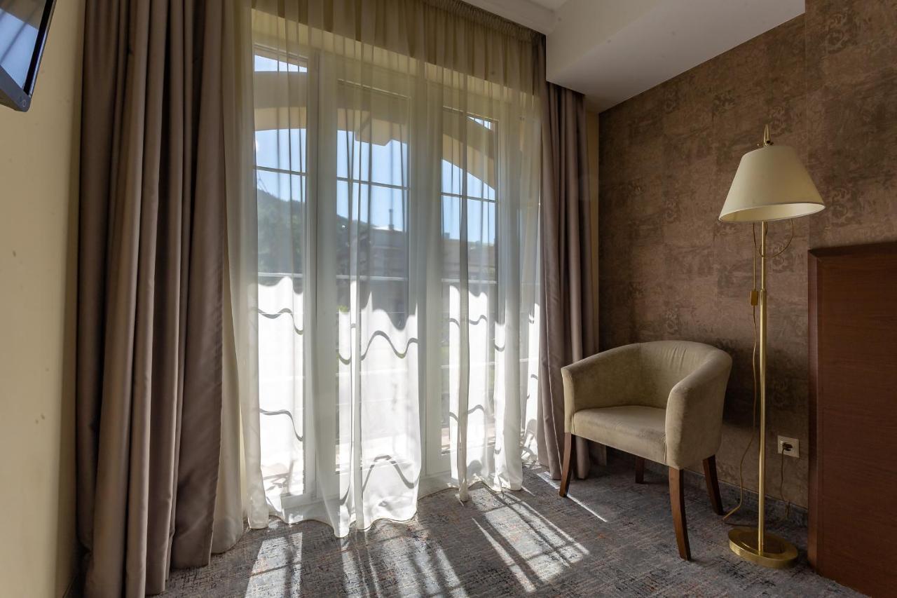 A5 Hotel Тбилиси Екстериор снимка