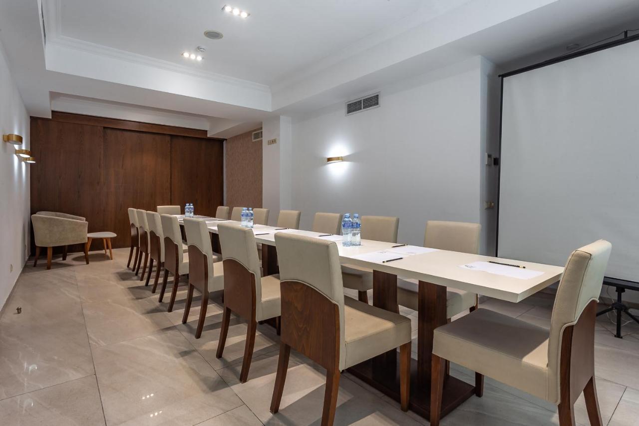 A5 Hotel Тбилиси Екстериор снимка