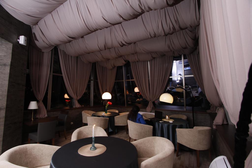 A5 Hotel Тбилиси Екстериор снимка