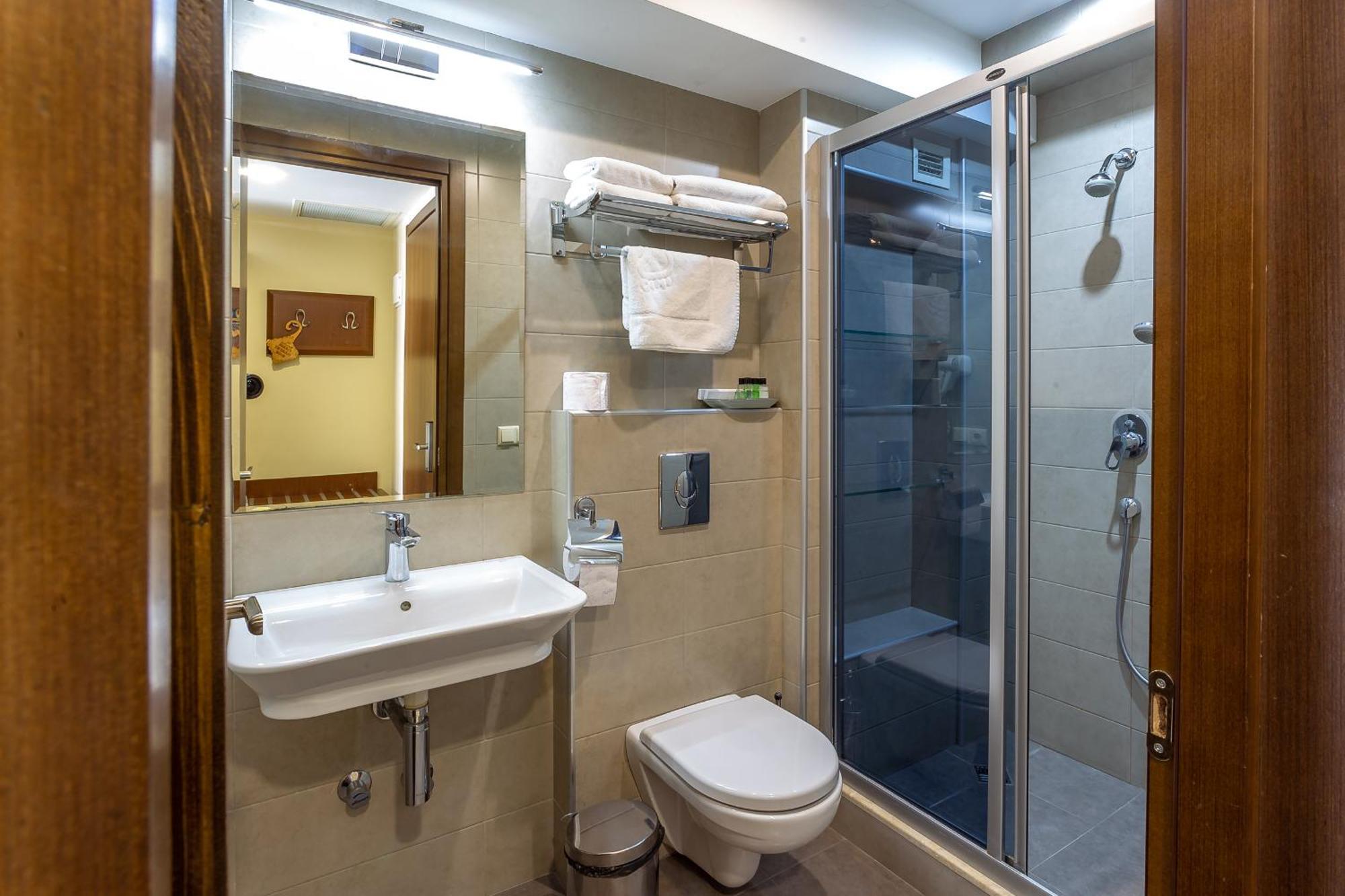A5 Hotel Тбилиси Стая снимка