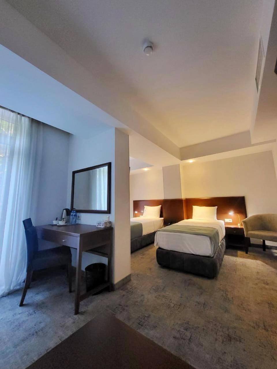 A5 Hotel Тбилиси Екстериор снимка