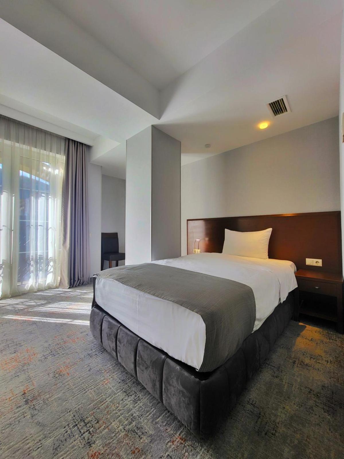 A5 Hotel Тбилиси Екстериор снимка