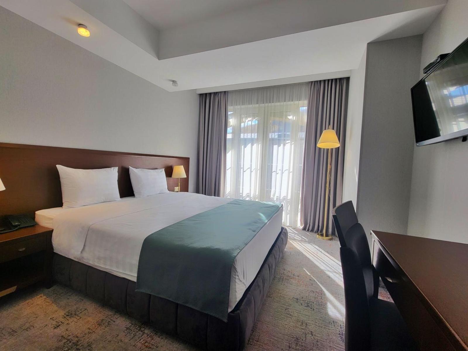 A5 Hotel Тбилиси Екстериор снимка